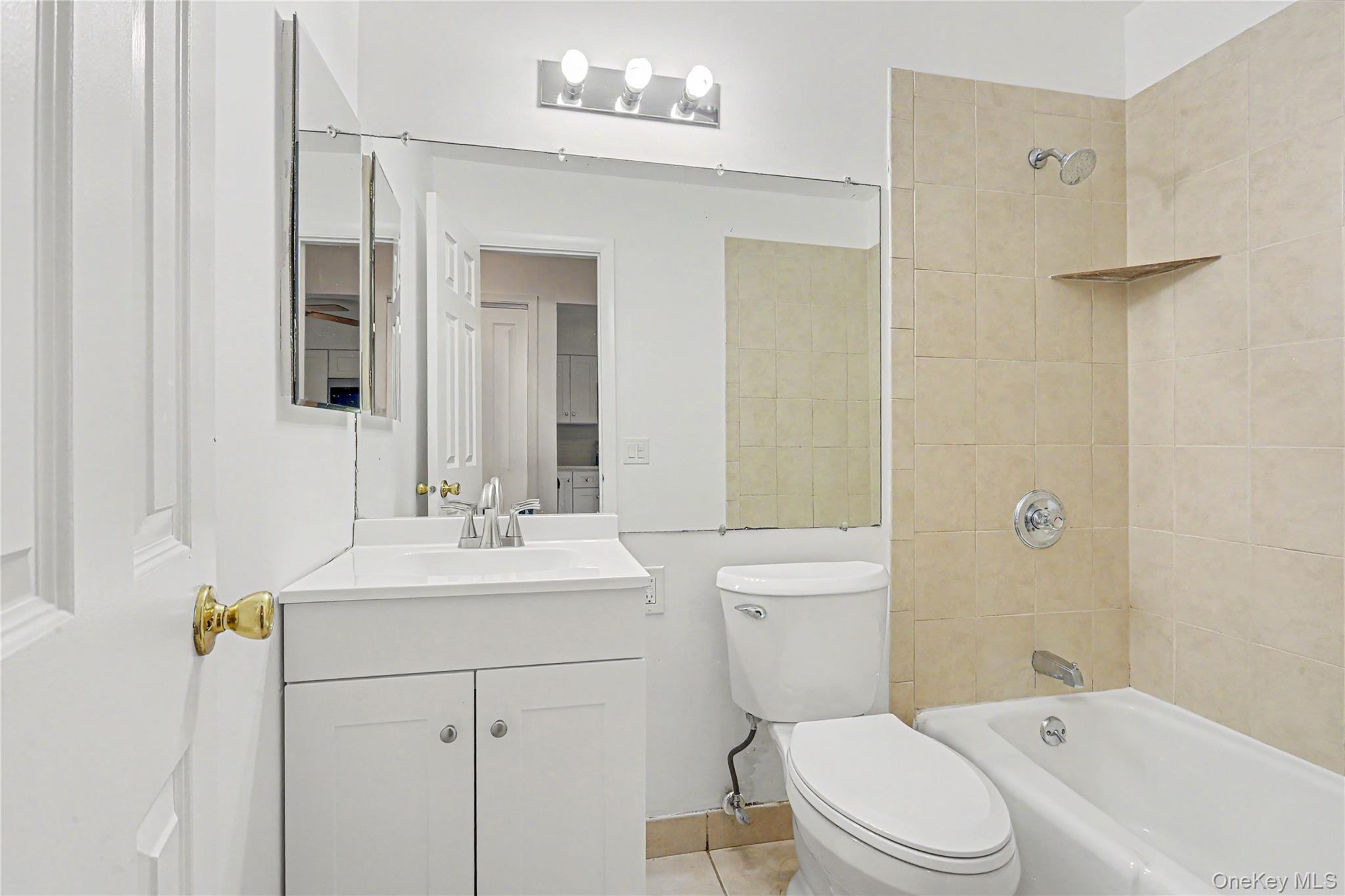 42 Coachlight Square Property Photo 16