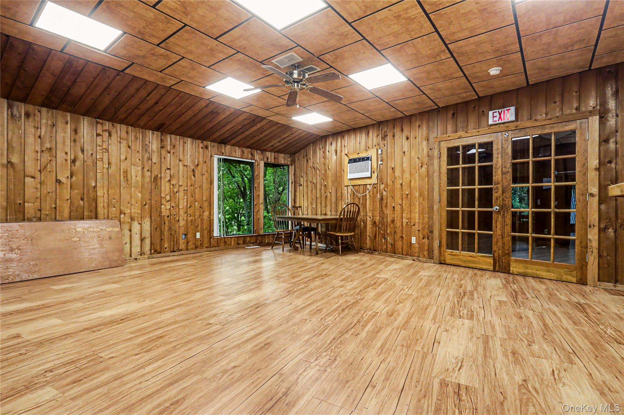 42 Coachlight Square Property Photo 27