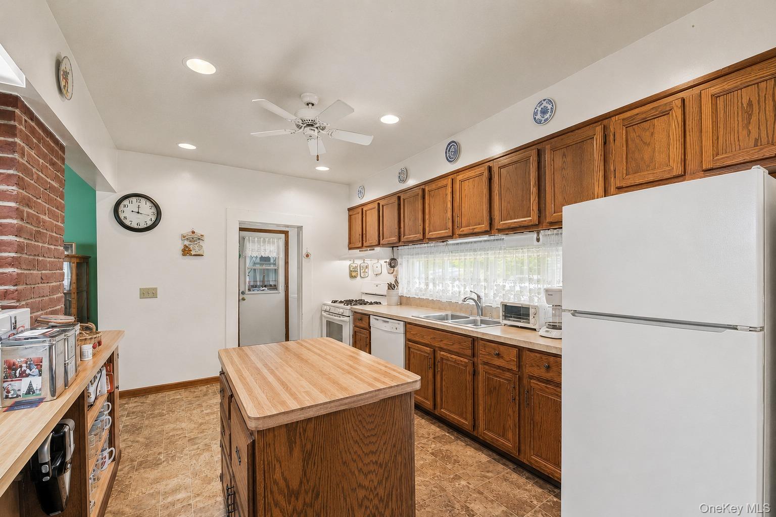 9 Walts Way Property Photo 16