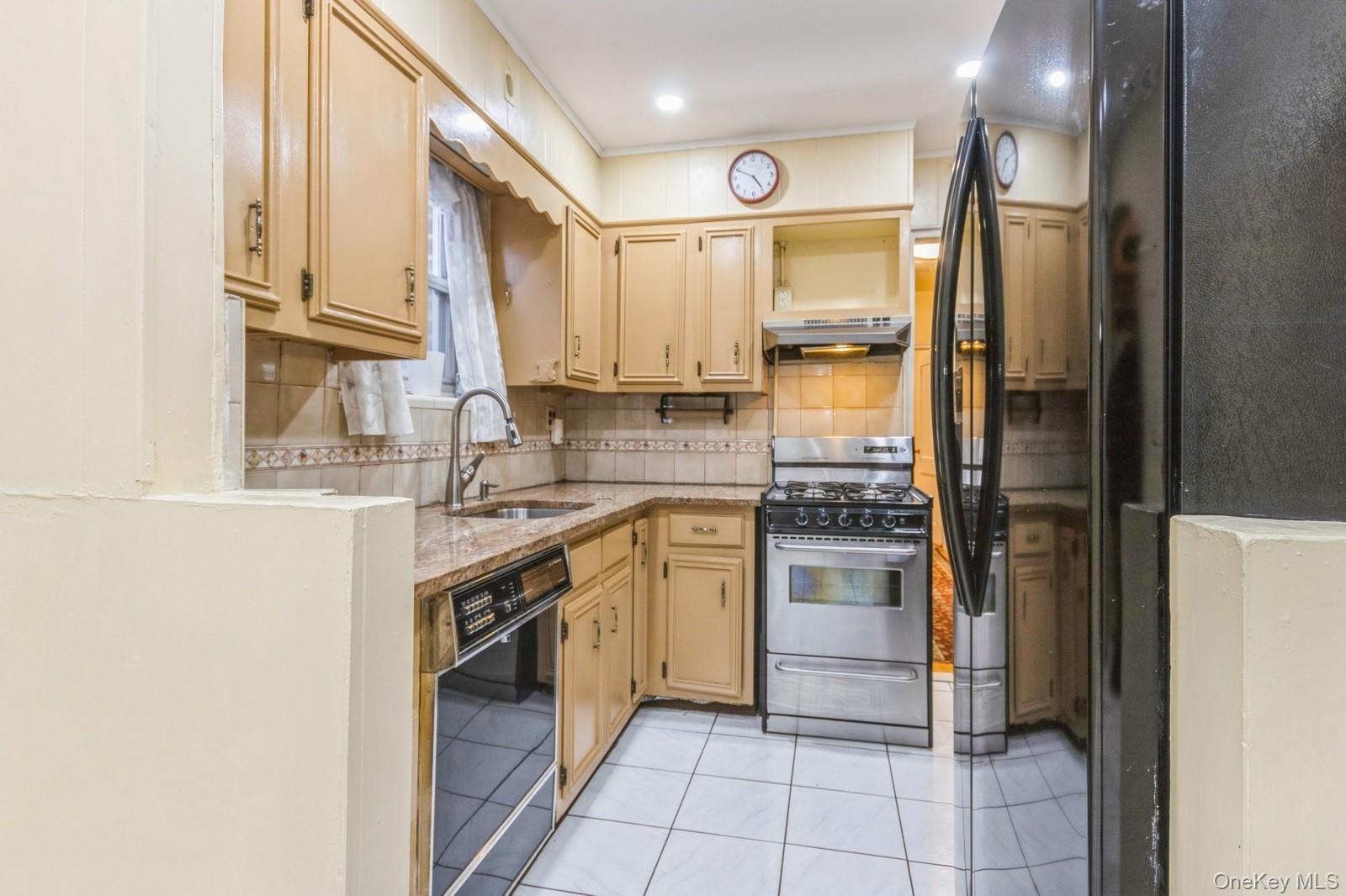 4121 Grace Avenue Property Photo 6