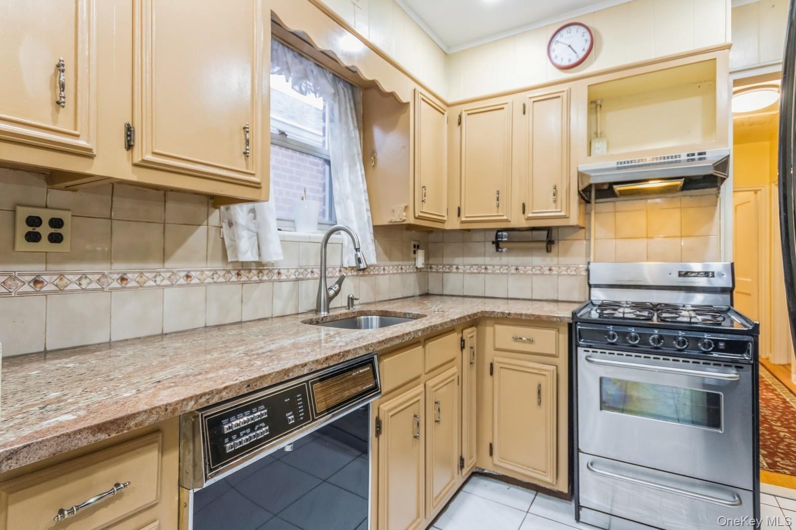 4121 Grace Avenue Property Photo 9