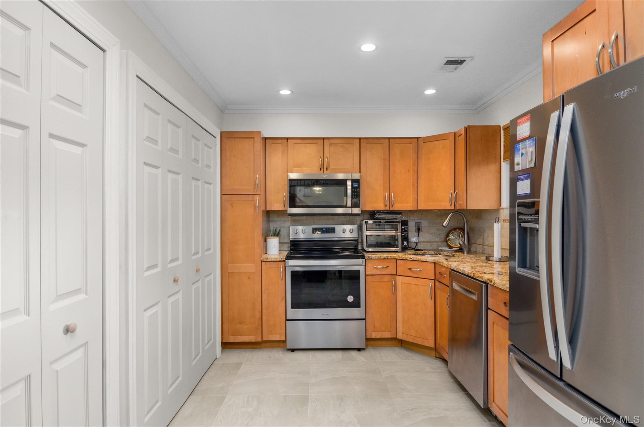 236 Springmeadow Drive B Property Photo 9