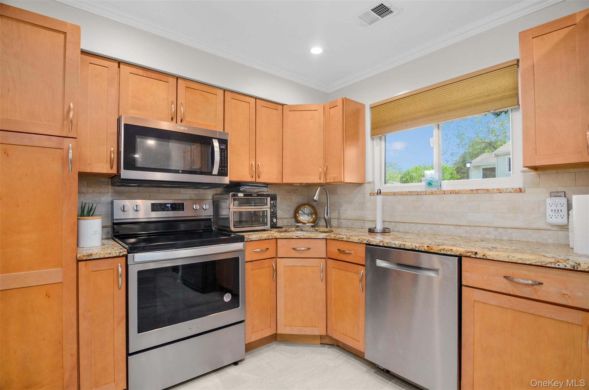 236 Springmeadow Drive B Property Photo 10