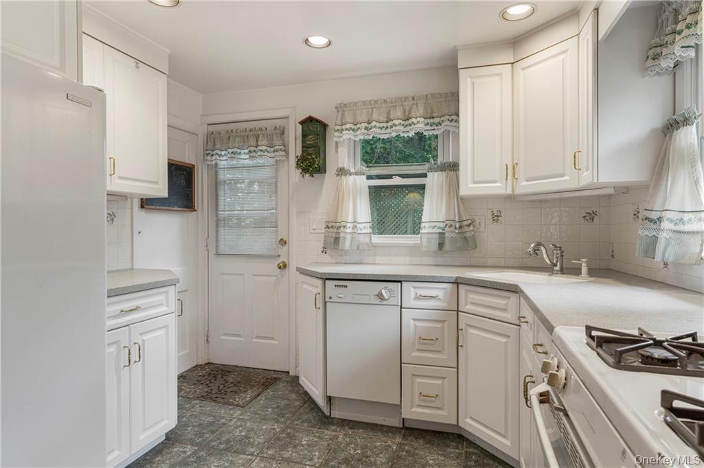 30 Lindbergh Lane Property Photo 6