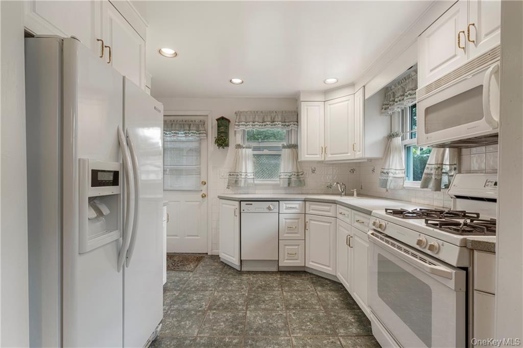 30 Lindbergh Lane Property Photo 7