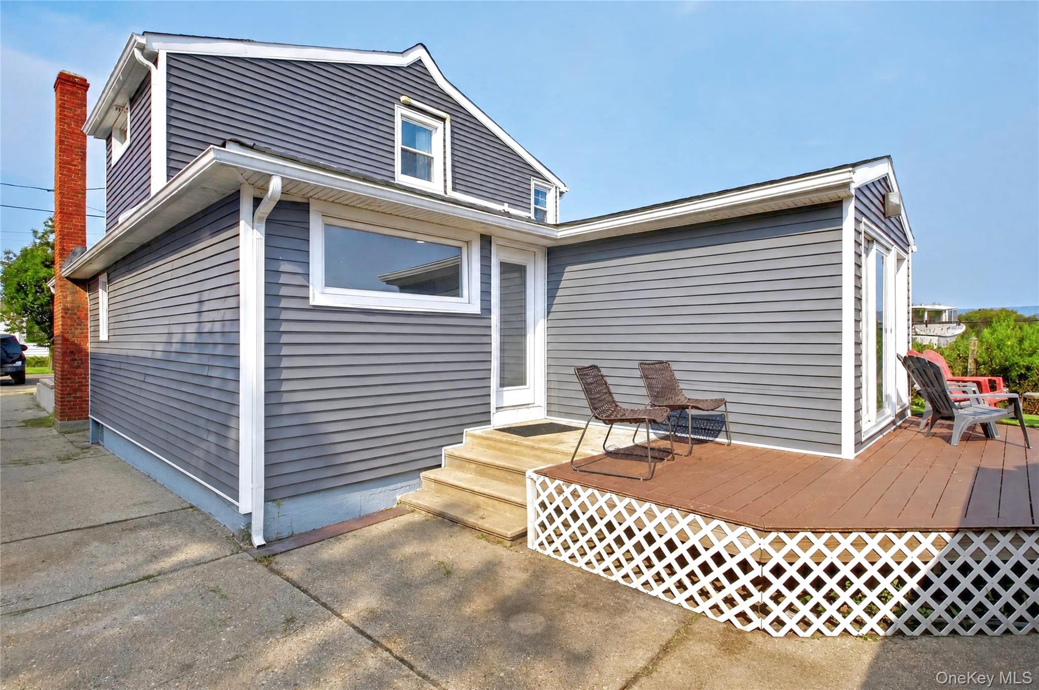 16 Dewey Street Property Photo 6