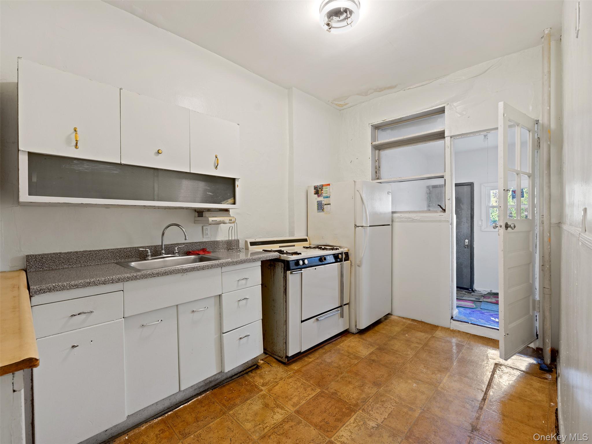 99 E 31st Street Property Photo 4