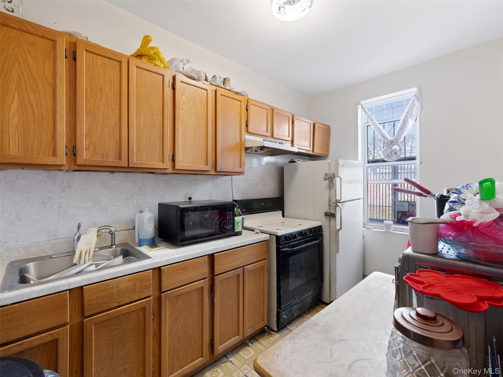 99 E 31st Street Property Photo 8