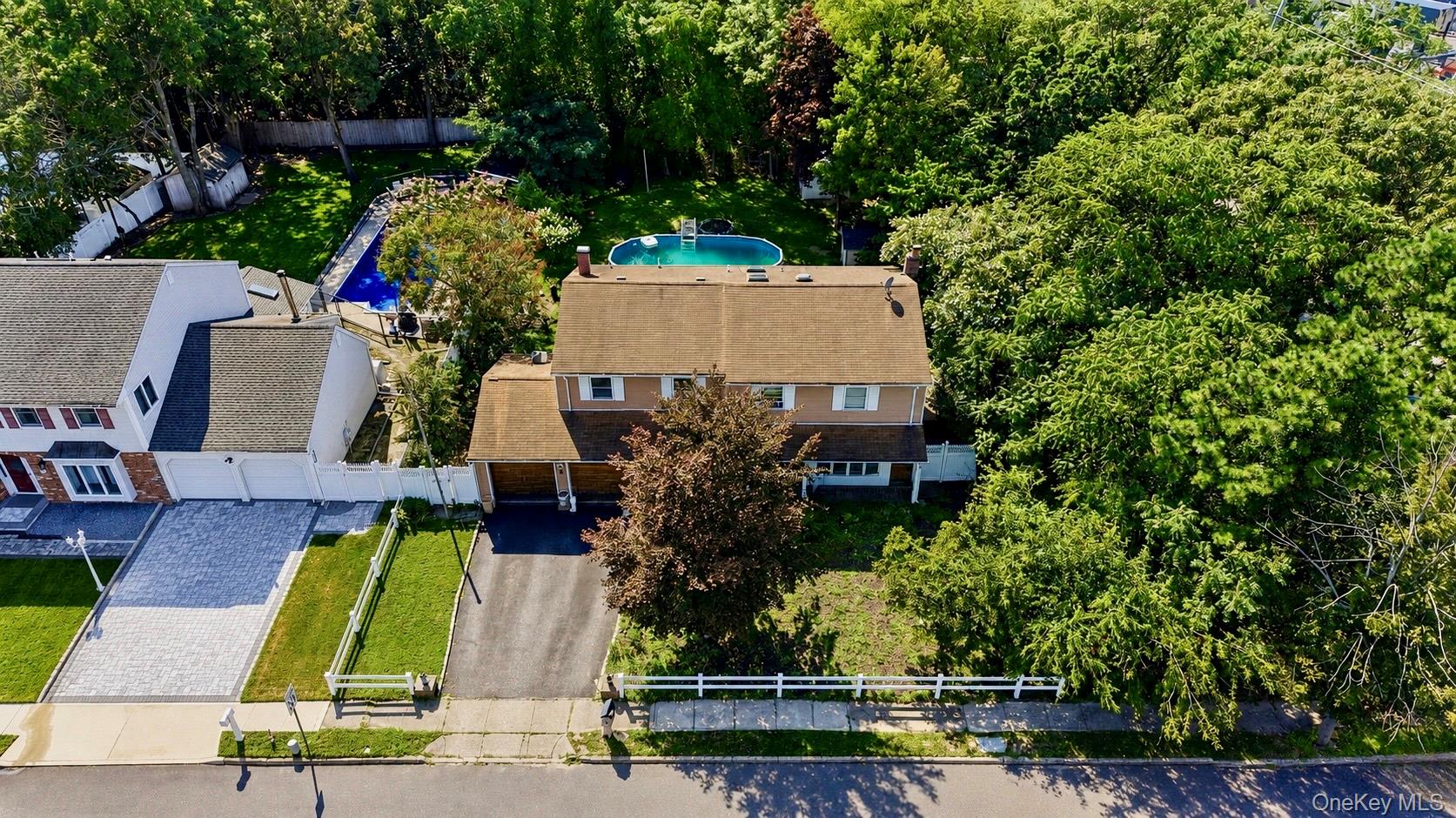 8 Singingwood Drive Property Photo 2