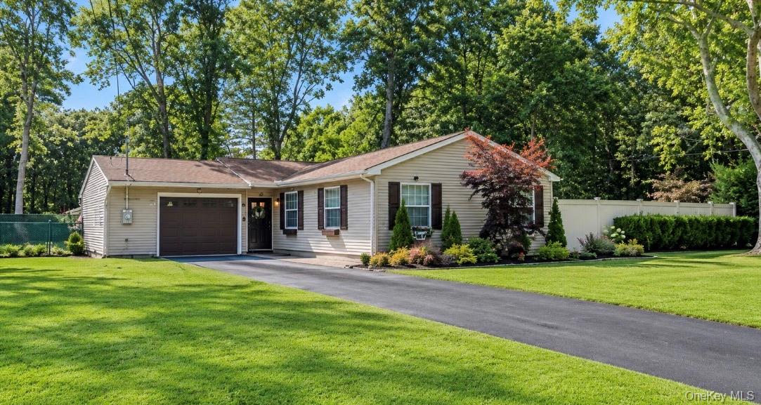 28 Yaphank Avenue Property Photo 1