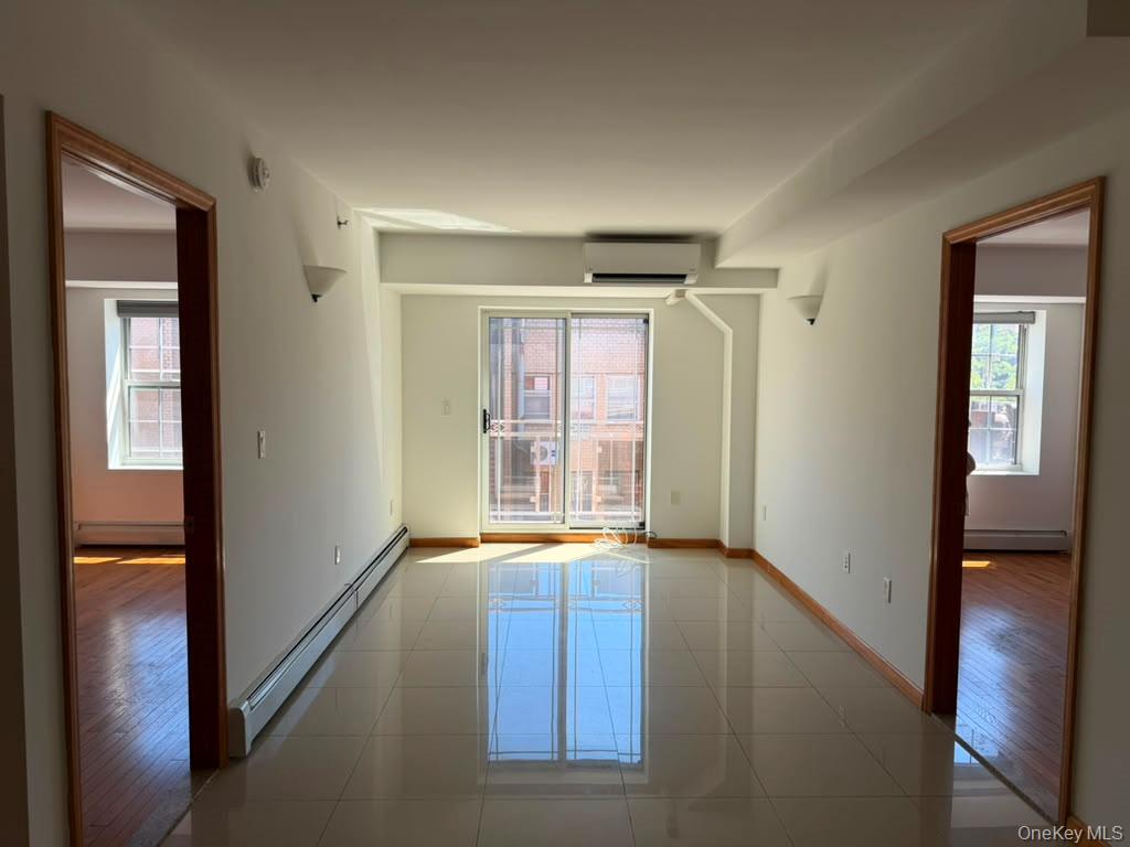 35-19 Leavitt Street 4j Property Photo 2
