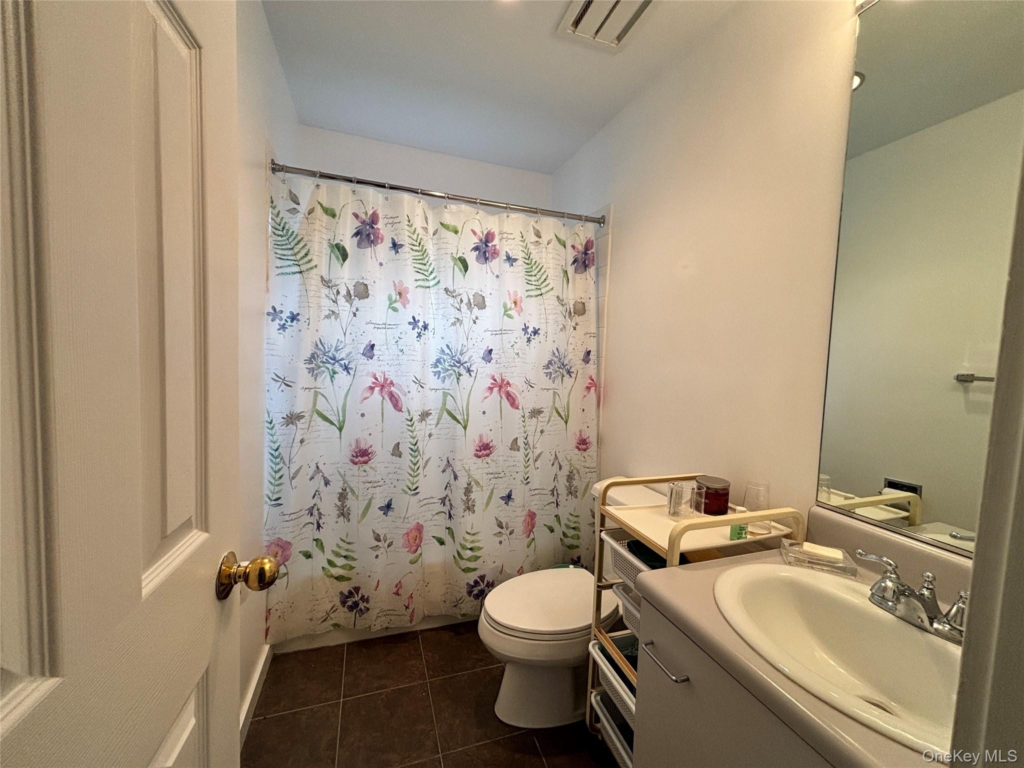 504 Continental Drive Property Photo 18