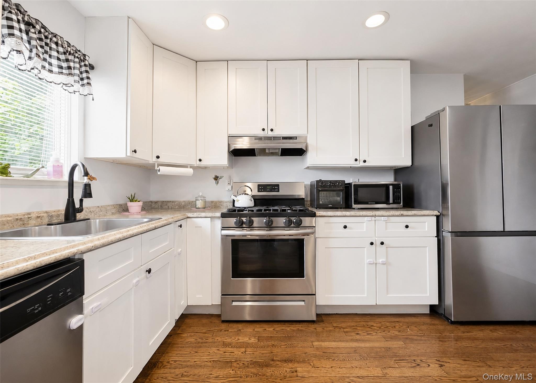 11 Farragut Avenue Property Photo 3