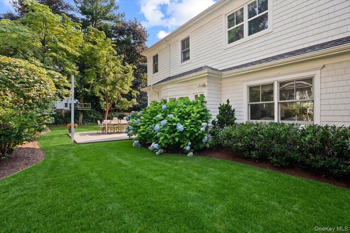 23 Fairlawn Street Property Photo 28