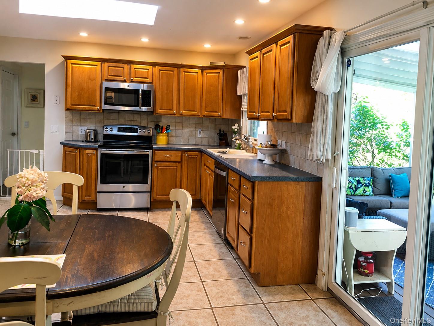 241 Riverside Drive Property Photo 6