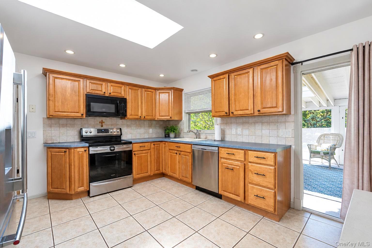 241 Riverside Drive Property Photo 18