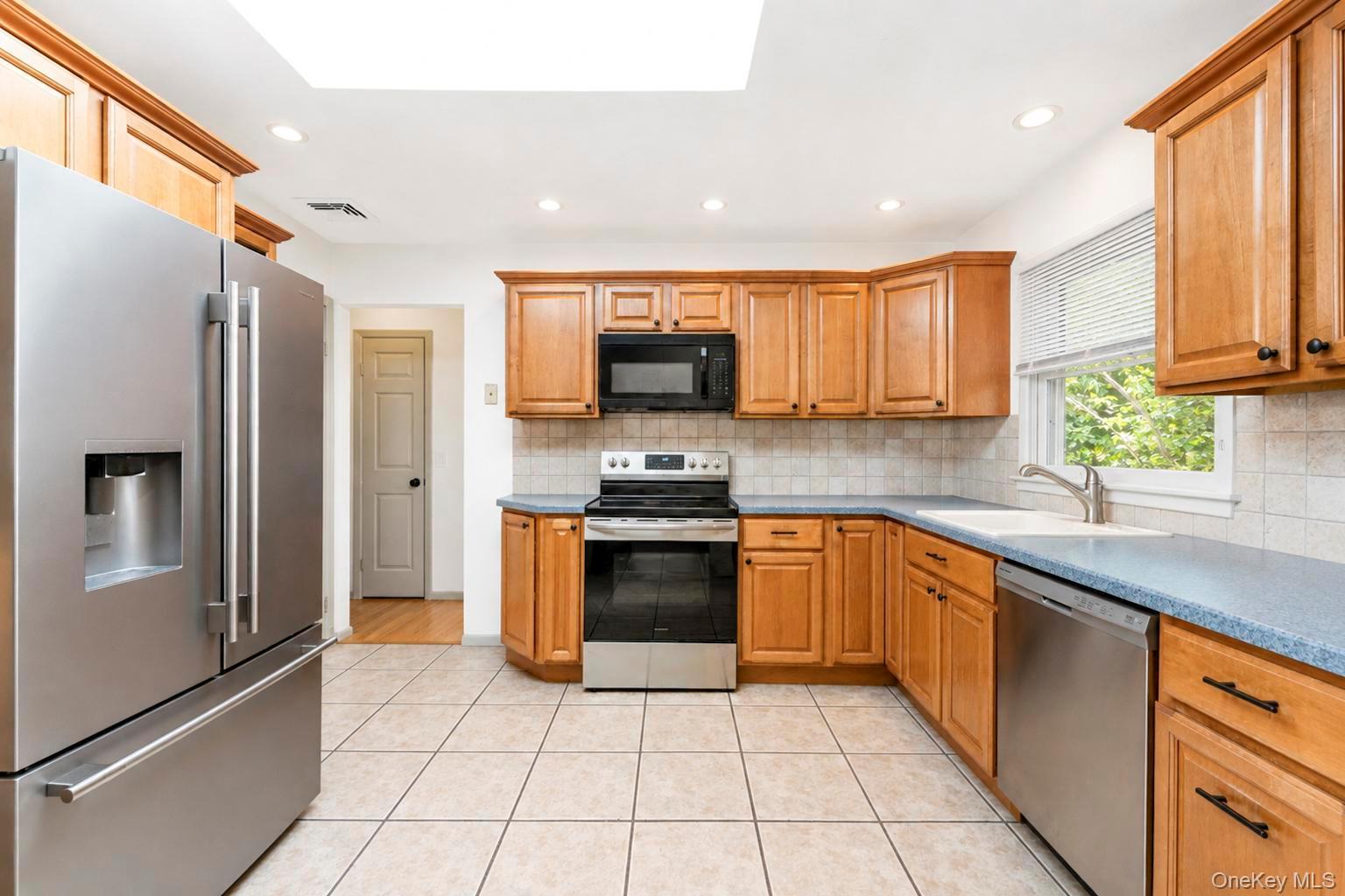 241 Riverside Drive Property Photo 19