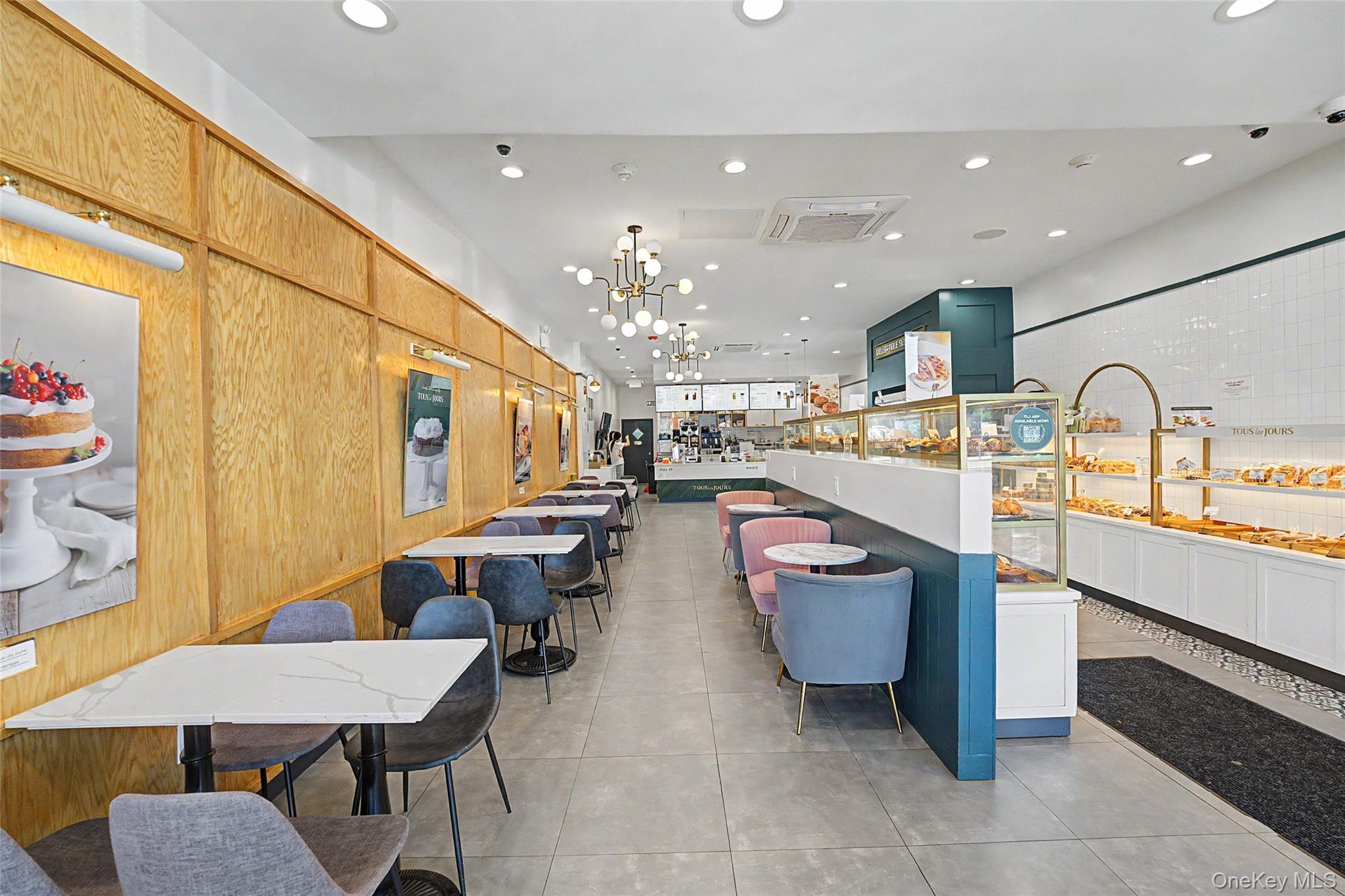 41 Great Neck Rd Property Photo 3