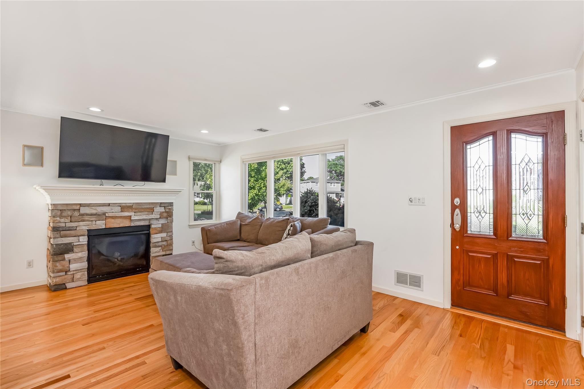 516 Heathcliff Drive Property Photo 6