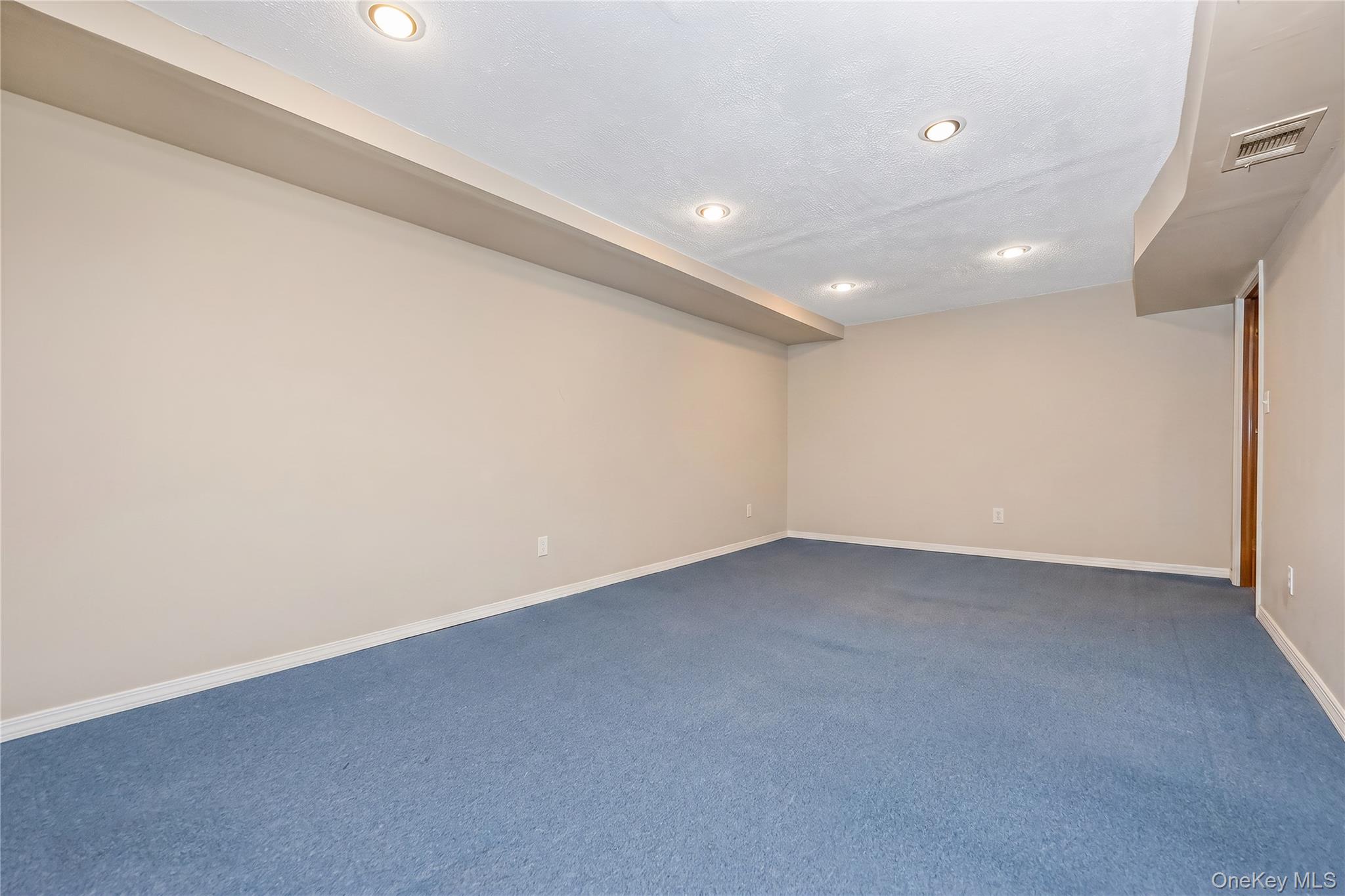 516 Heathcliff Drive Property Photo 19