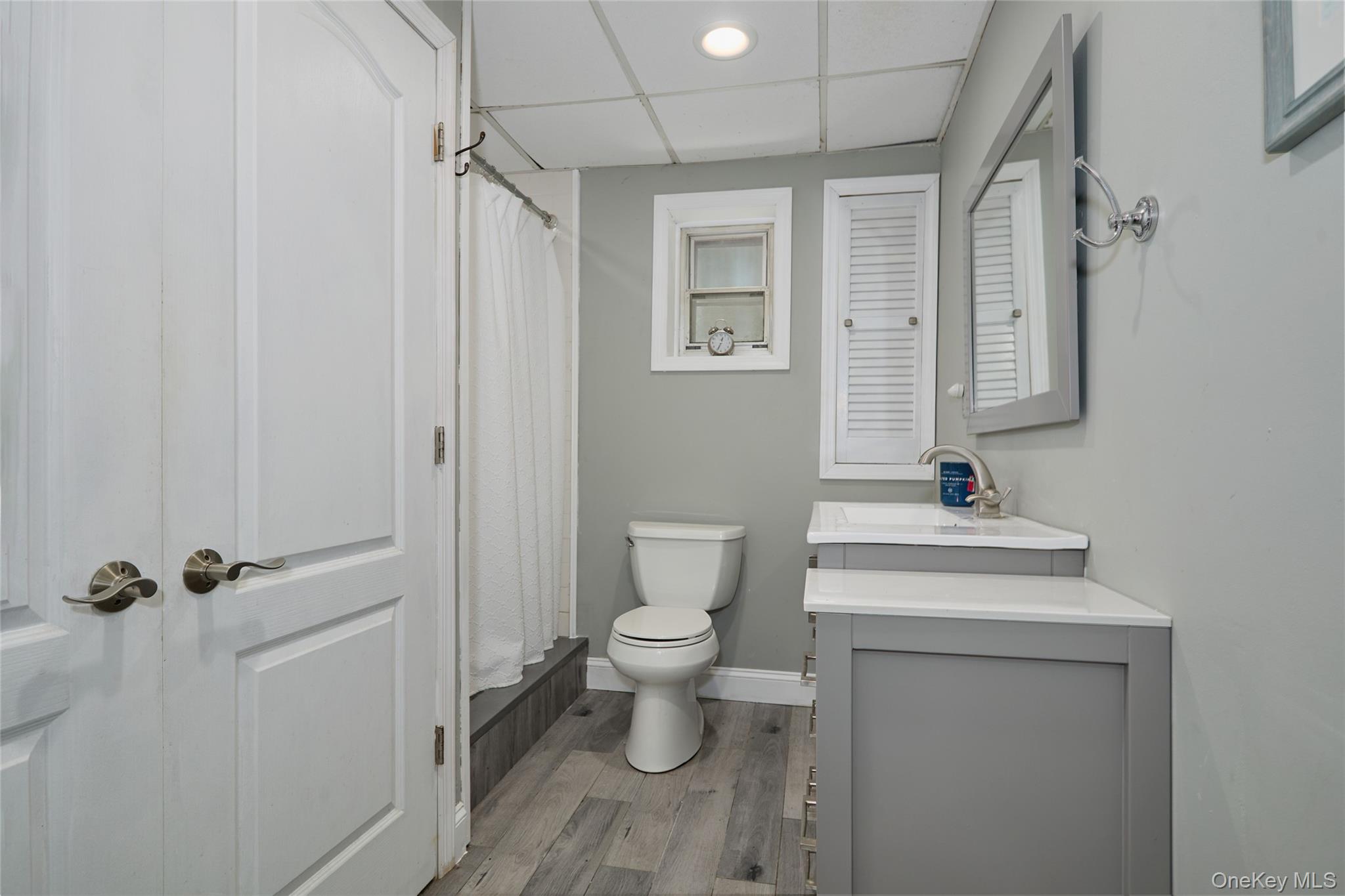 140 Nardin Road Property Photo 9