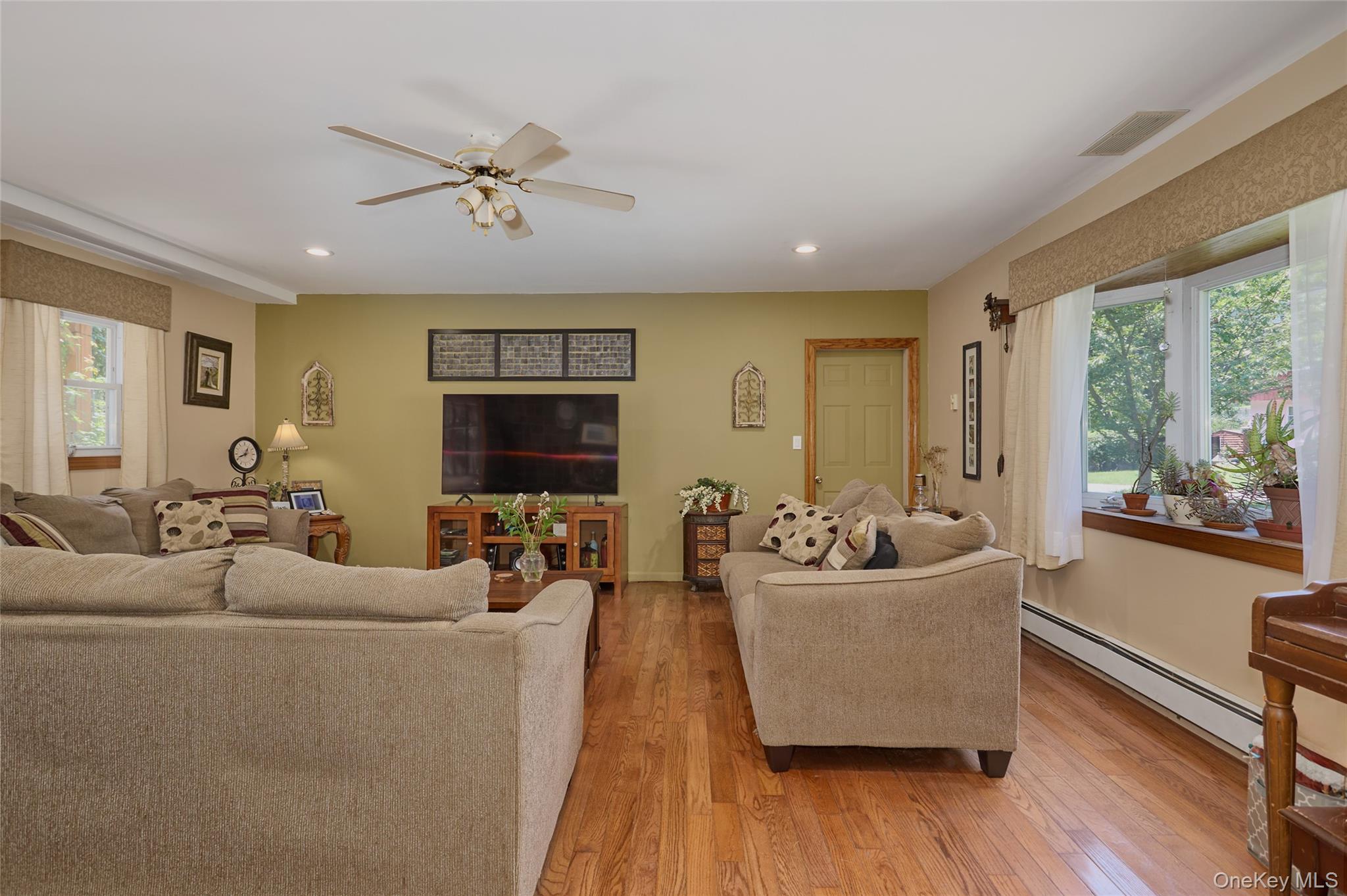 140 Nardin Road Property Photo 10