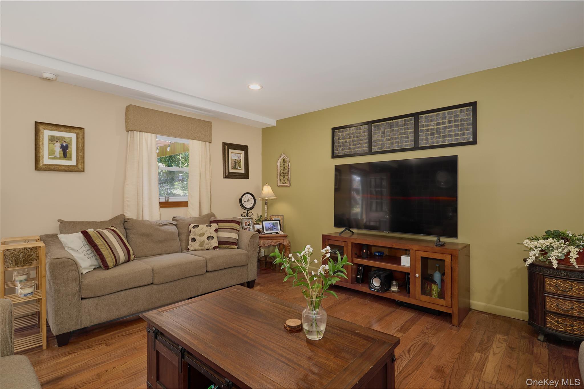 140 Nardin Road Property Photo 11
