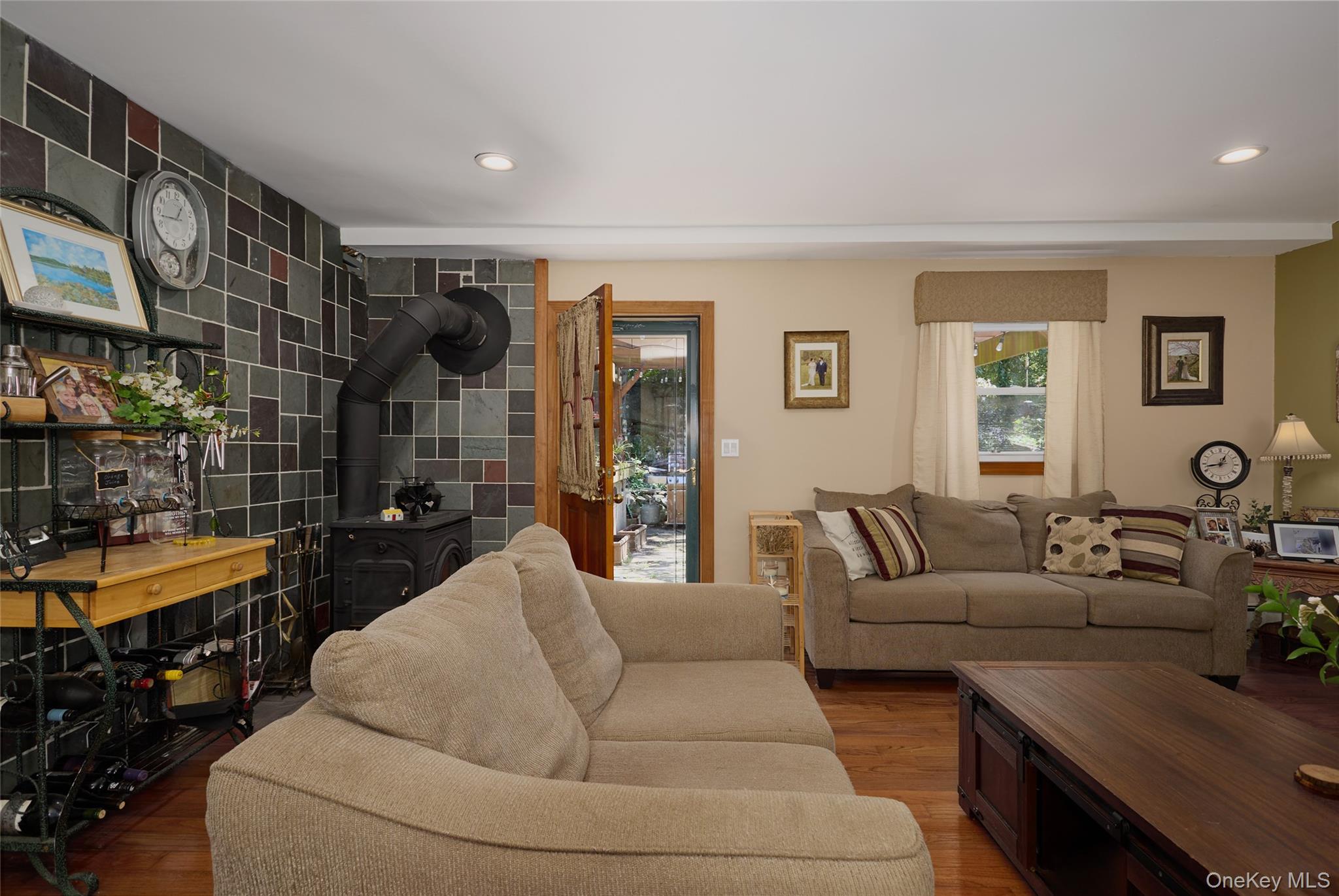 140 Nardin Road Property Photo 13