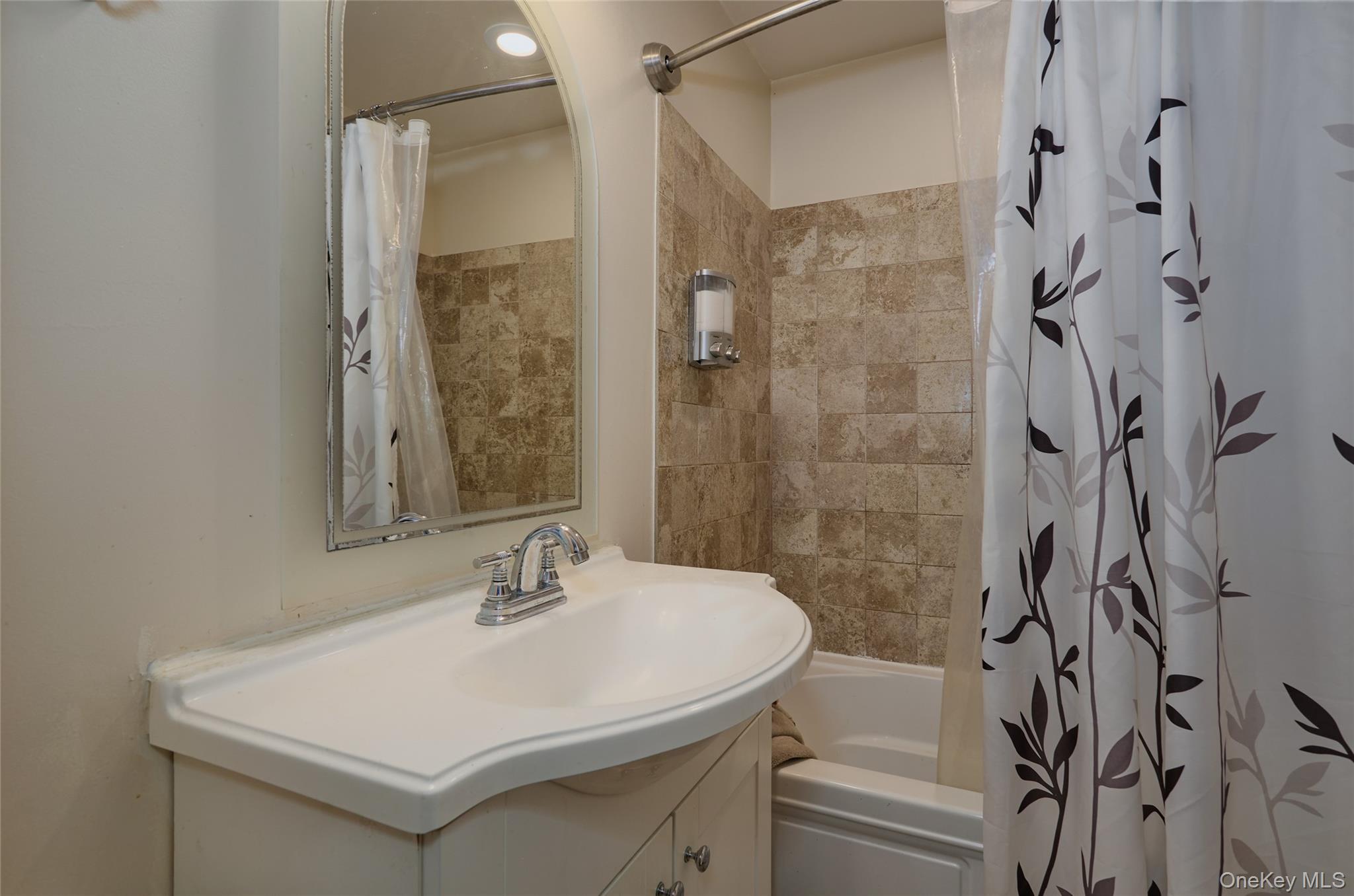 140 Nardin Road Property Photo 18
