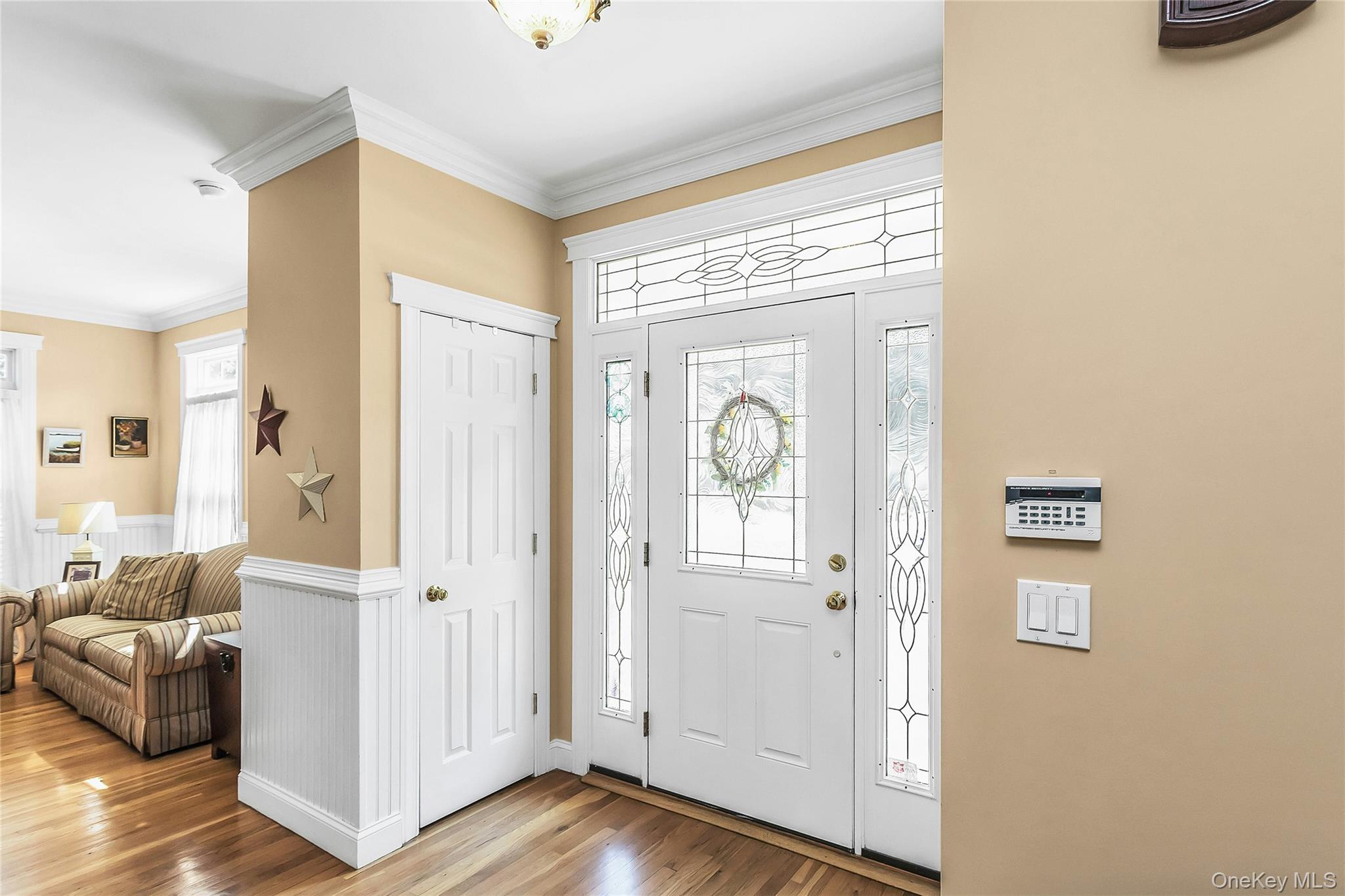 1025 Seawood Drive Property Photo 4