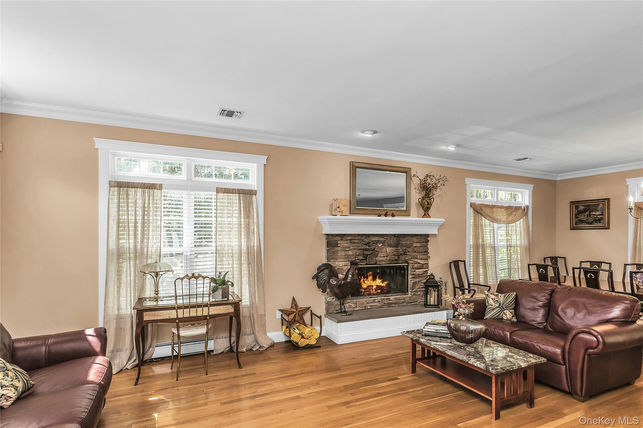 1025 Seawood Drive Property Photo 5
