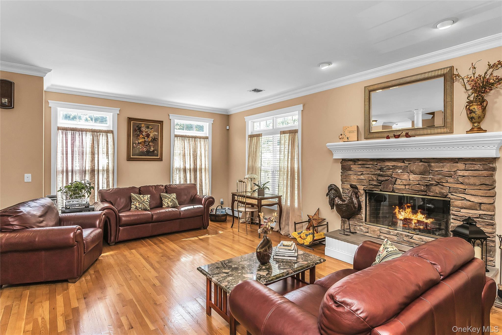 1025 Seawood Drive Property Photo 6