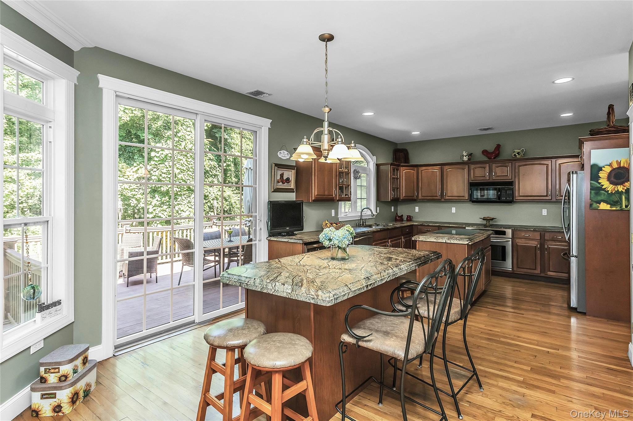1025 Seawood Drive Property Photo 10