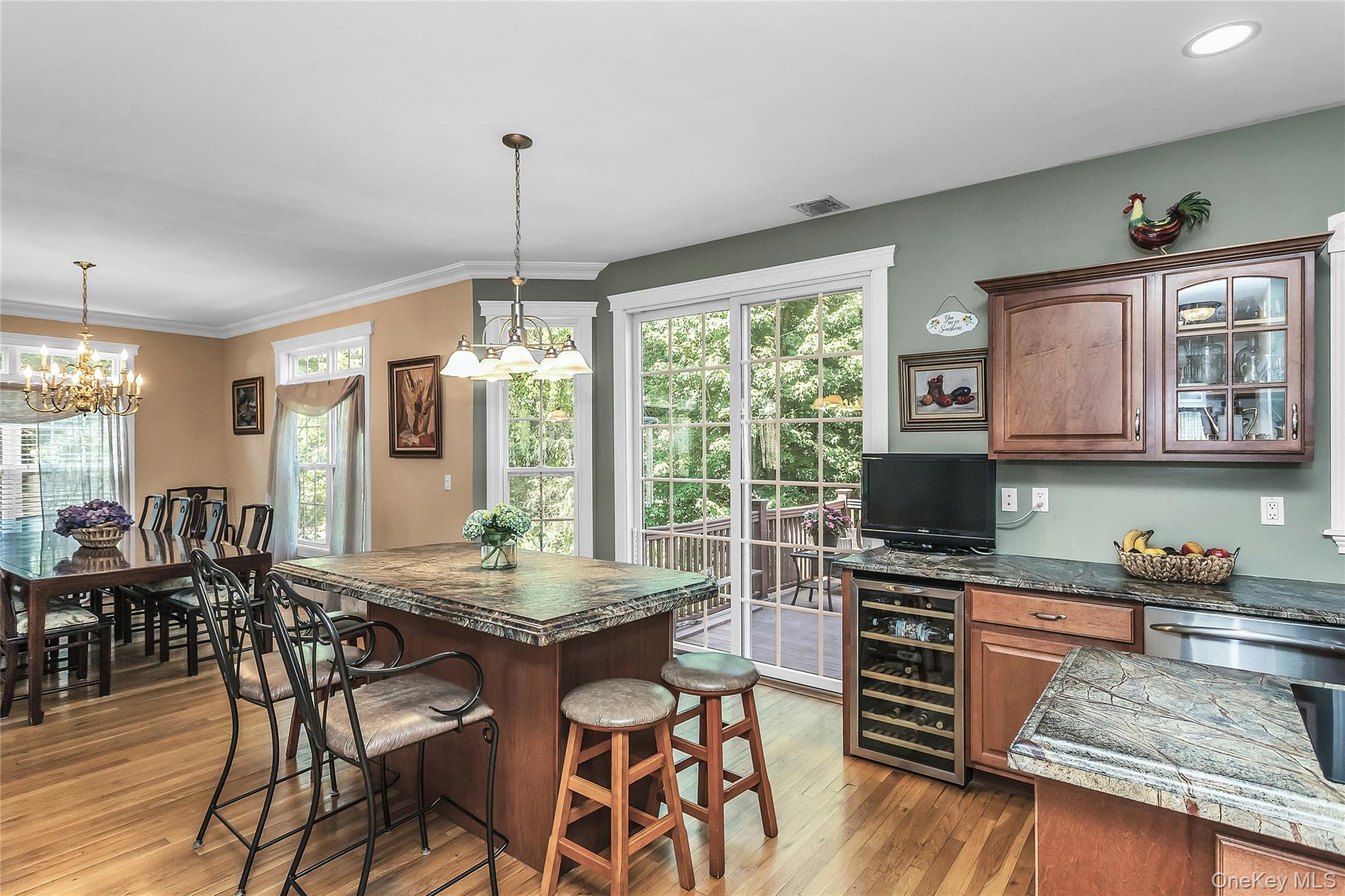 1025 Seawood Drive Property Photo 11