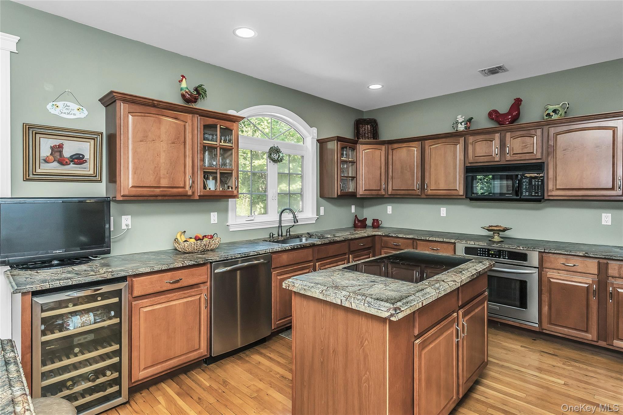 1025 Seawood Drive Property Photo 12