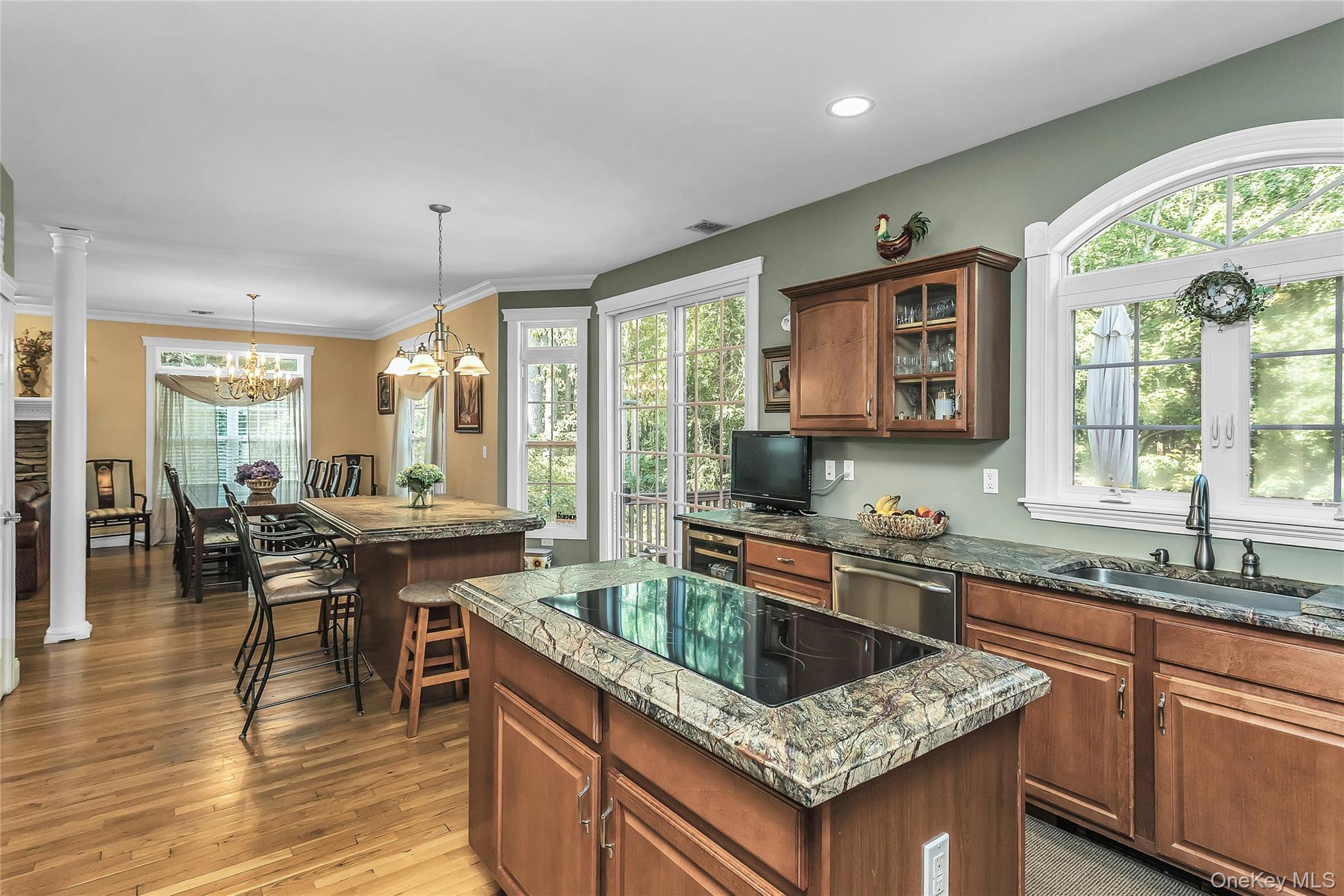 1025 Seawood Drive Property Photo 13
