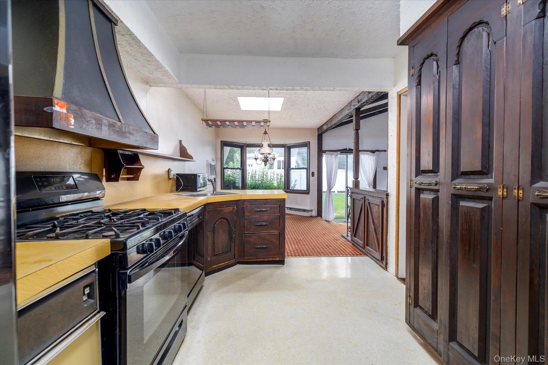52 Woods Avenue Property Photo 4