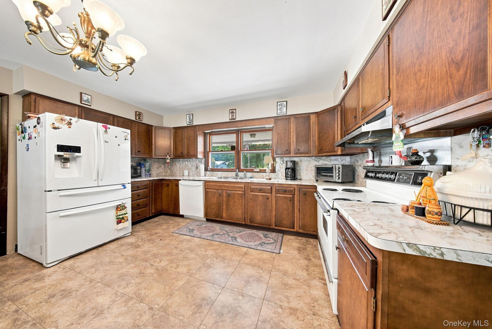 492 White Road Property Photo 11