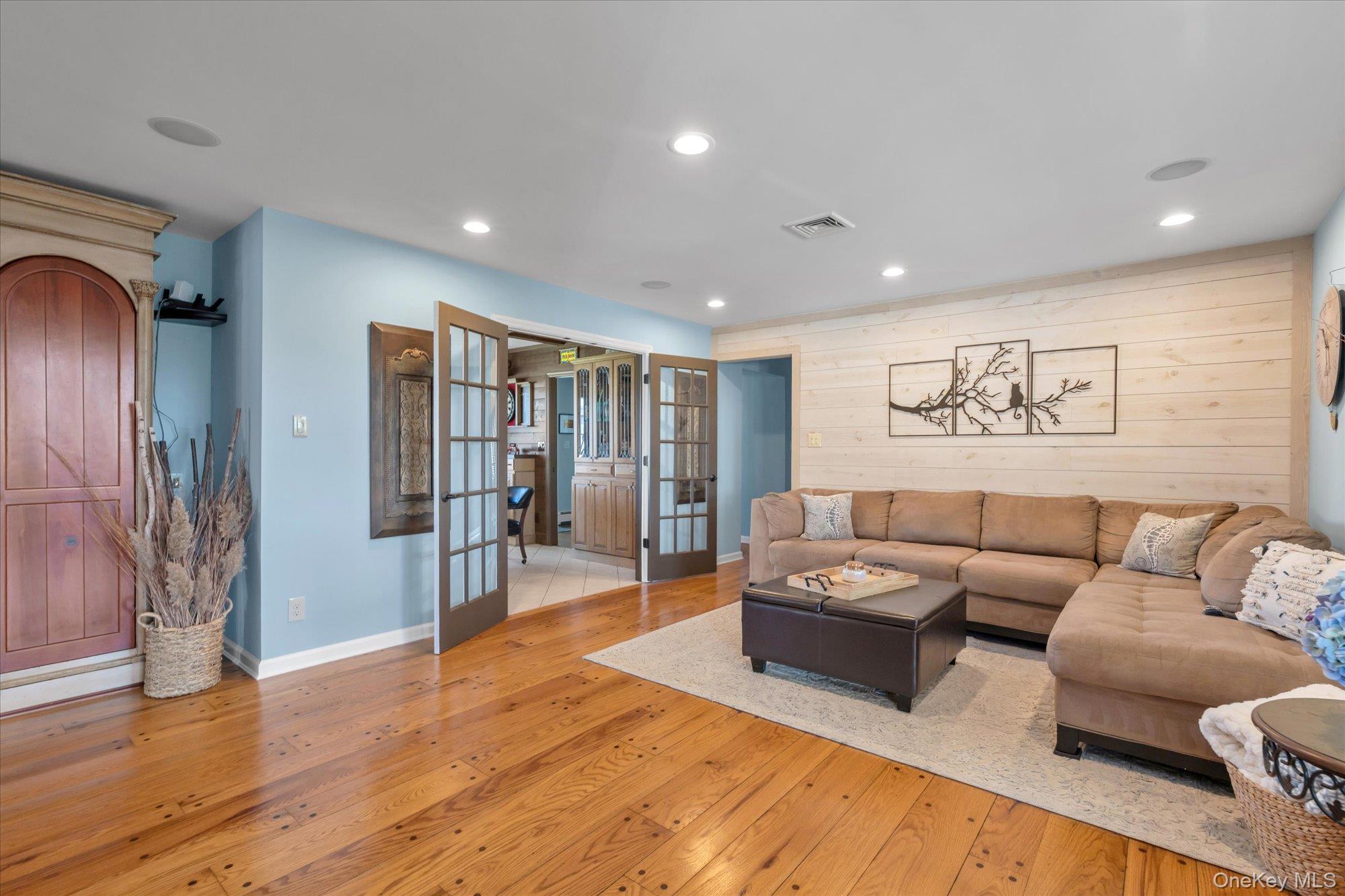 6 Montgomery Lane Property Photo 4