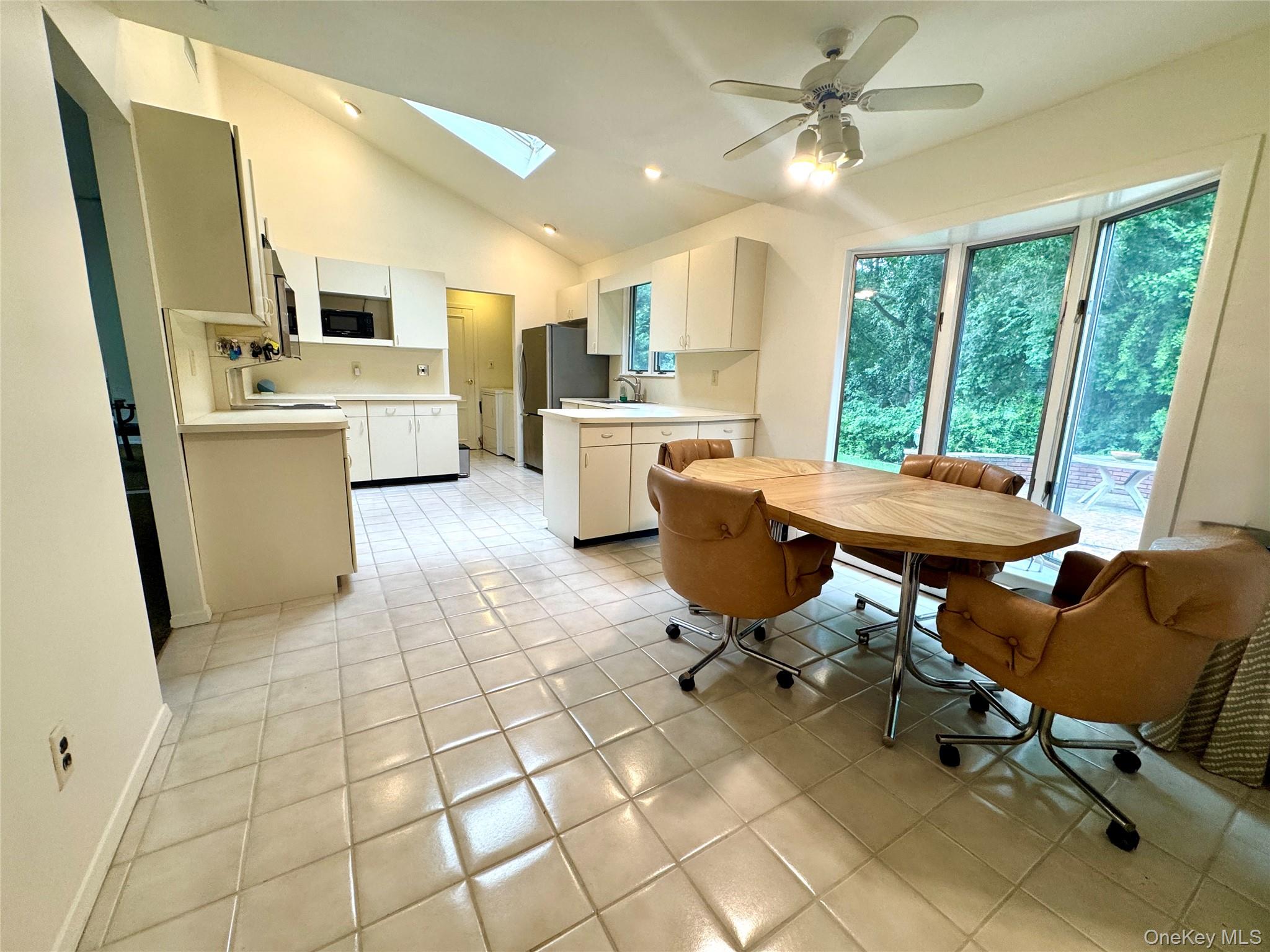 15 Stonehurst Lane Property Photo 12