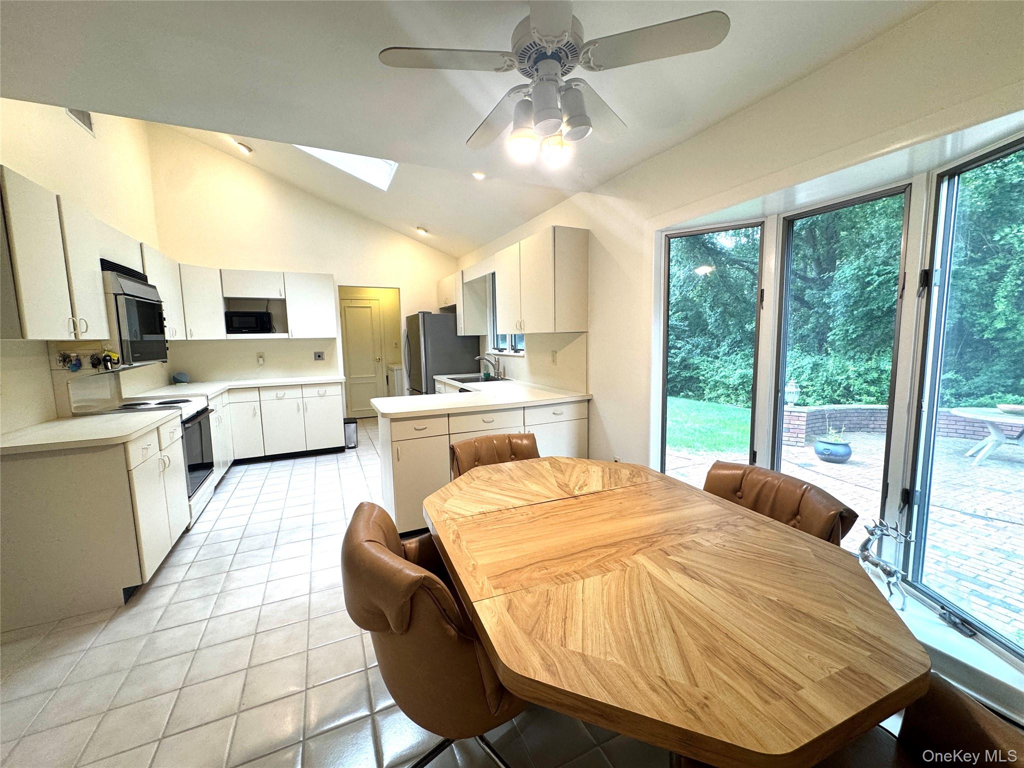 15 Stonehurst Lane Property Photo 13