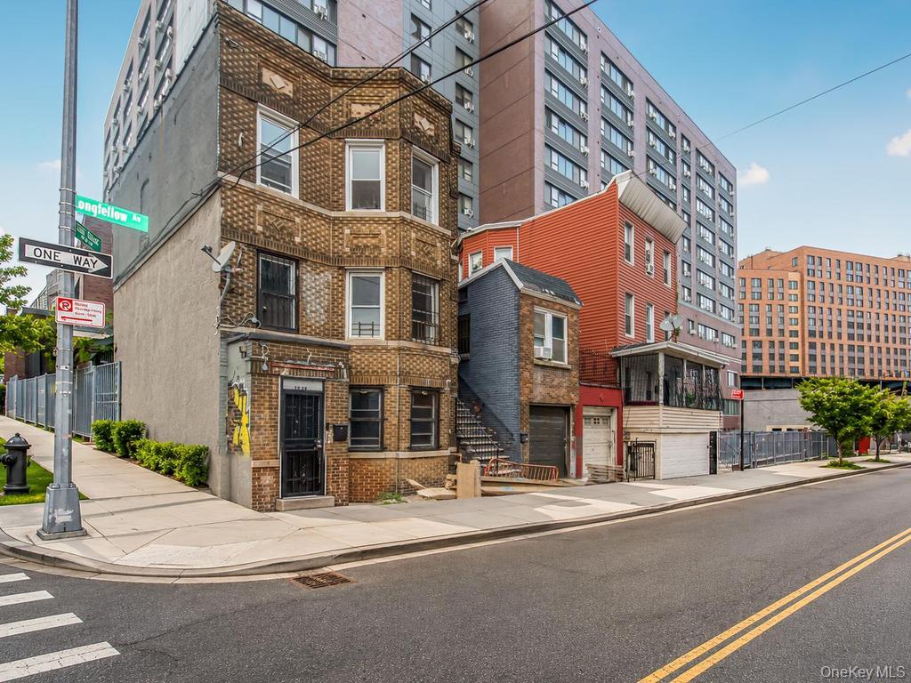1893 Longfellow Avenue Property Photo 1