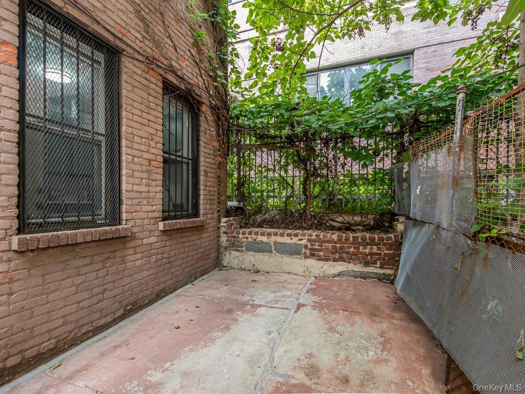 1893 Longfellow Avenue Property Photo 25