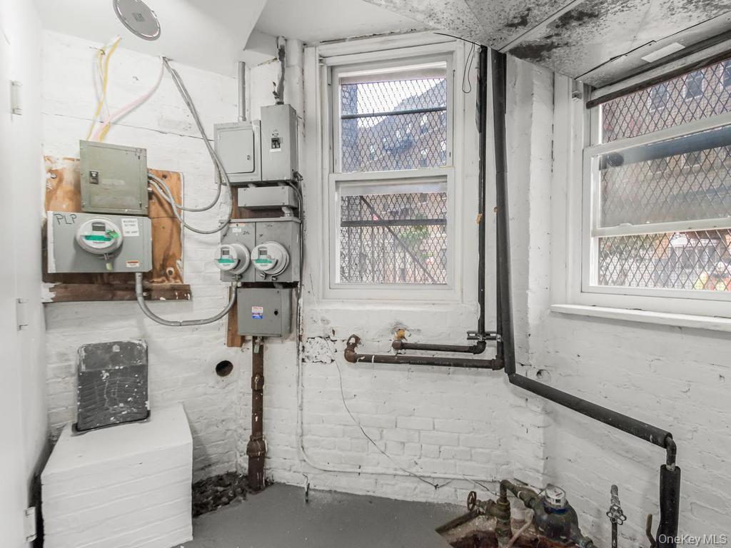 1893 Longfellow Avenue Property Photo 27