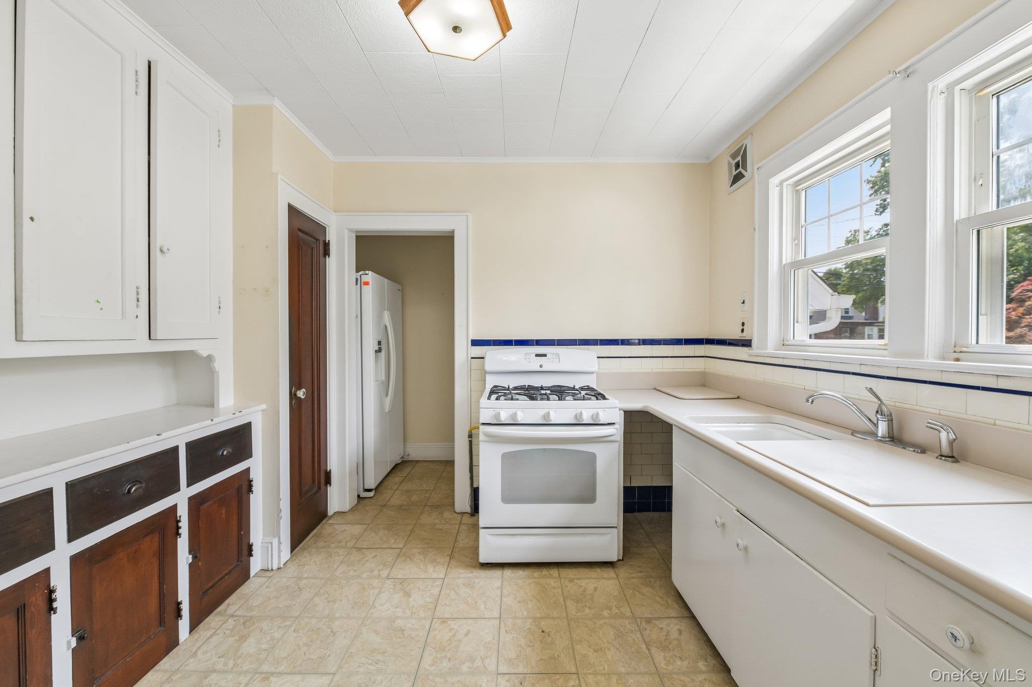 781 Grand Terrace Avenue Property Photo 19