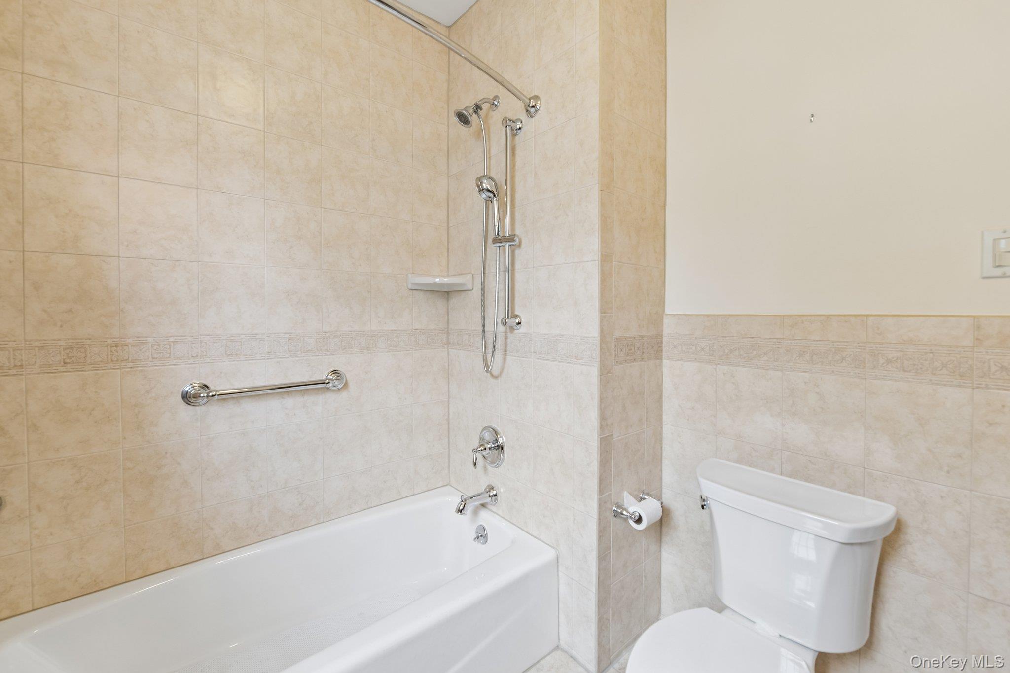 781 Grand Terrace Avenue Property Photo 23