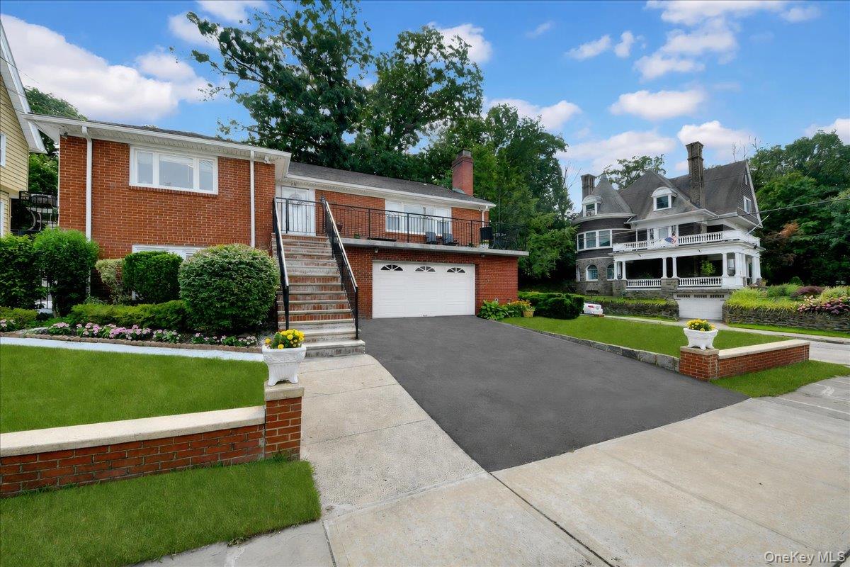238 Van Cortlandt Park Avenue Property Photo 2