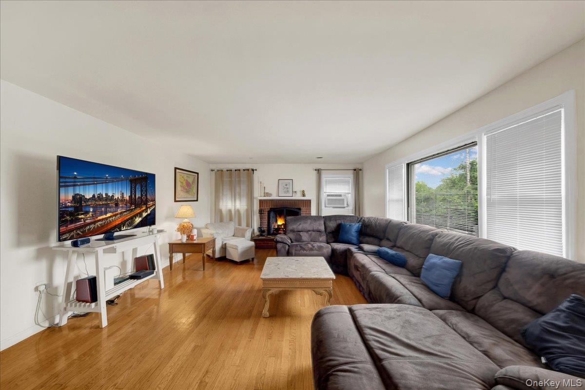 238 Van Cortlandt Park Avenue Property Photo 8