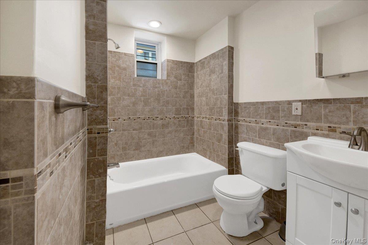 238 Van Cortlandt Park Avenue Property Photo 12