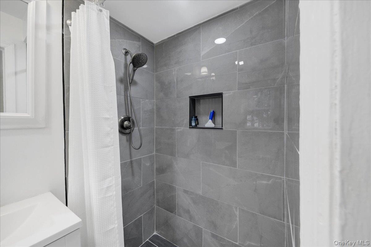 238 Van Cortlandt Park Avenue Property Photo 17